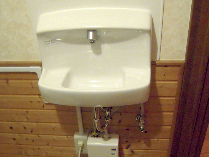 フェリモア 壁掛手洗器 小型手洗鉢 トイレ お手洗い リフォーム 改装 省スペース (ホワイト) - 1