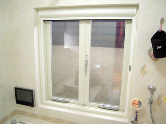 バスルームリフォーム 二重窓で冬場も暖かな浴室空間