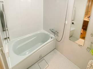 バスルームリフォーム カウンターのない、スッキリきれいな浴室