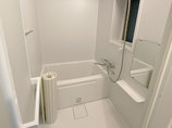 バスルームリフォーム真っ白の清潔感あるバスルーム